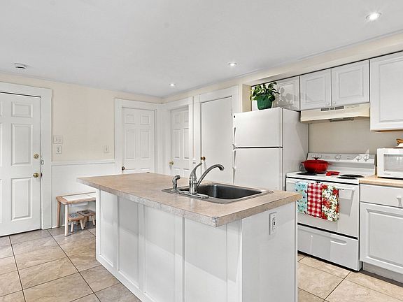 4th image of 67 Oakwood Ave