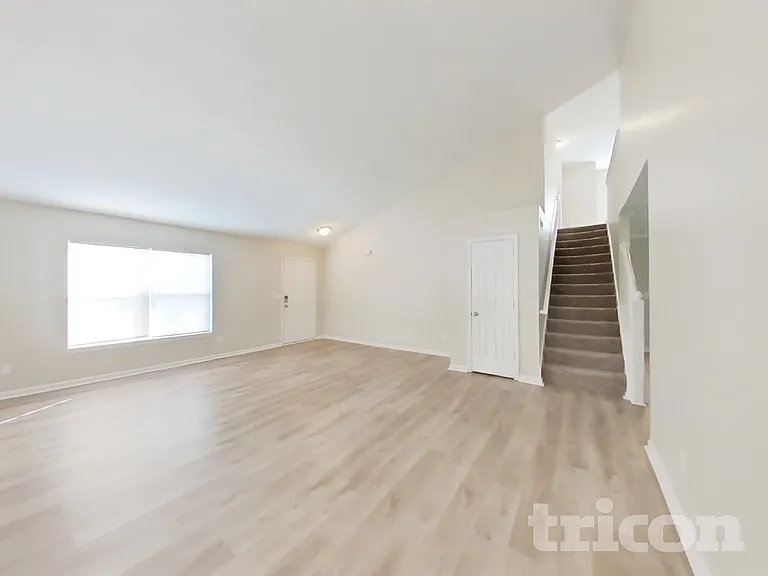 911 Pine Ridge Way — Photo 2