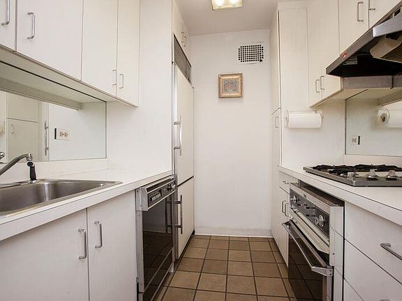 3rd image of 118 E 60th St APT 29A