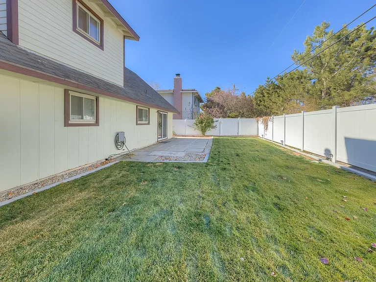 605 Autumn Hills Dr — Photo 7