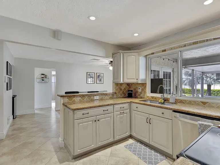 1104 Jackpine St #SEASON FURNISHED R — Photo 31