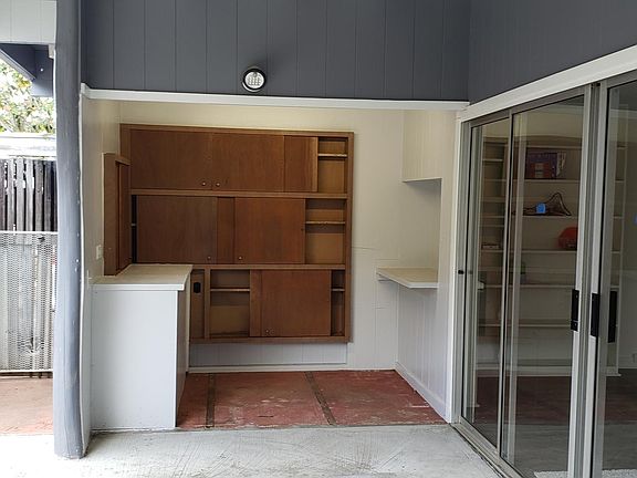 Storage area off front lanai