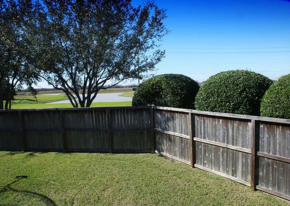 1st image of 421 Abbey Ln