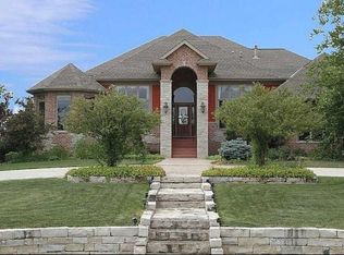 847 N Burr Oak Ln, Oconomowoc, WI 53066