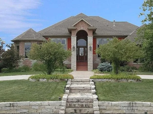 847 N Burr Oak Ln, Oconomowoc, WI 53066