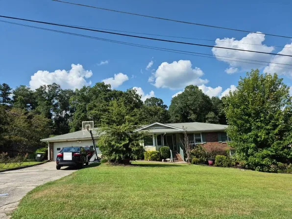2058 Windsor Dr, Lithia Springs, GA 30122