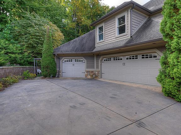 5th image of 2859 Highland Grove Dr