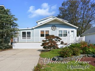 1 Spalding Pl, Brigantine, NJ 08203