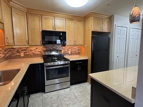 3rd image of 1310 Sheridan Pl Unit 28