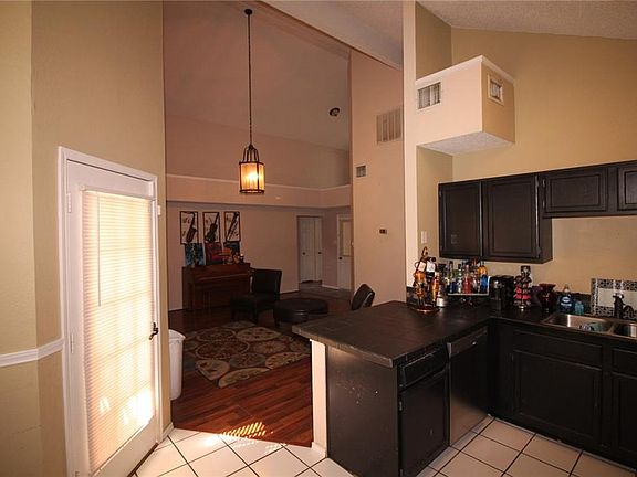 3rd image of 8420 Auburn Dr