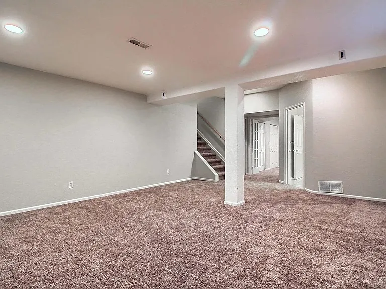 9425 Morning Glory Ln — Photo 16