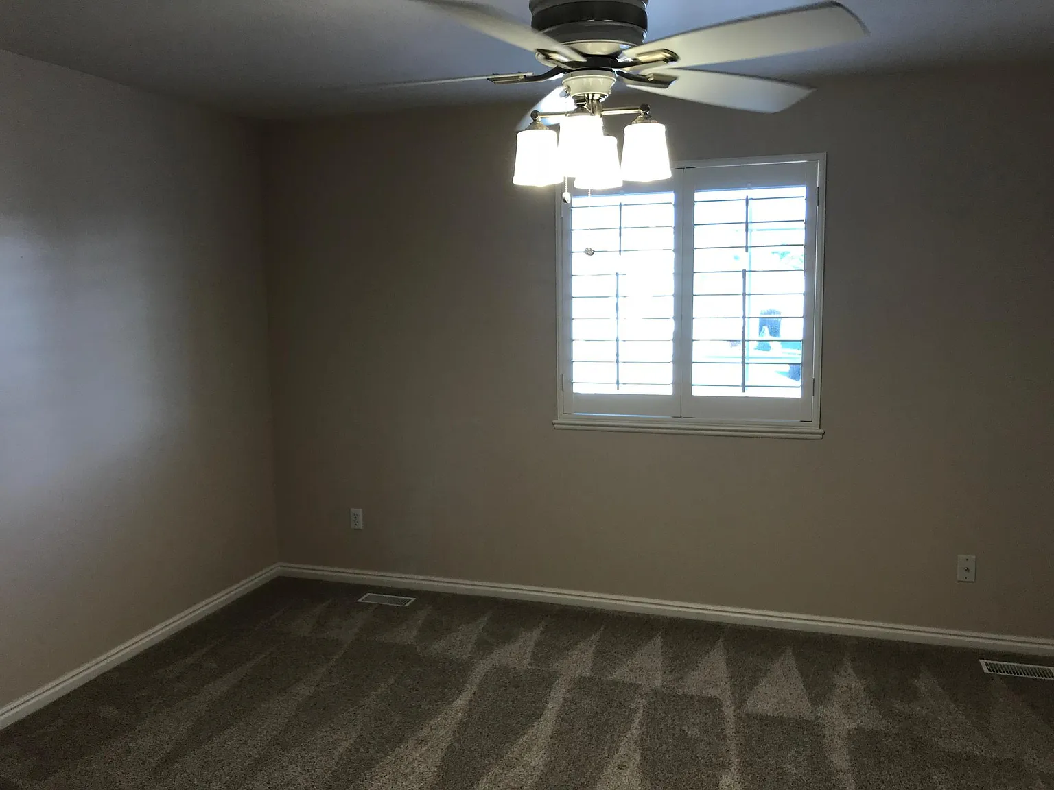 2 bed, 1.5 bath, 1268 sqft, $1,600 — Photo 4