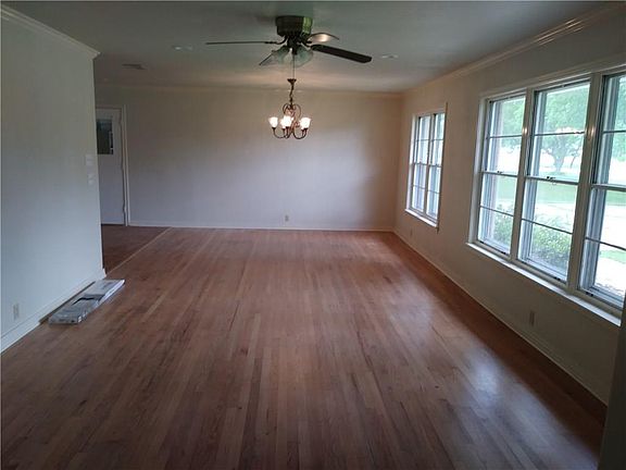 4th image of 1312 Sherman Dr