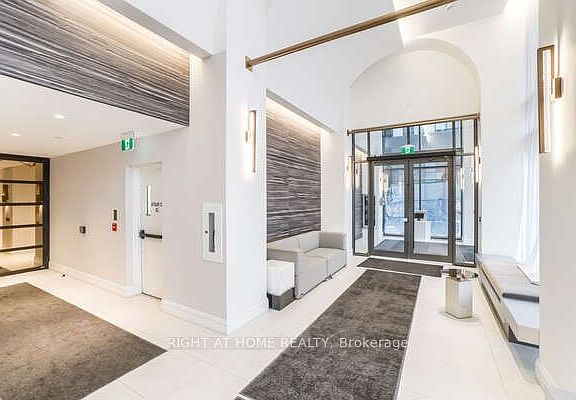 5th image of 39 Roehampton Ave #3206