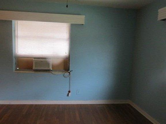 4th image of 902 N D St