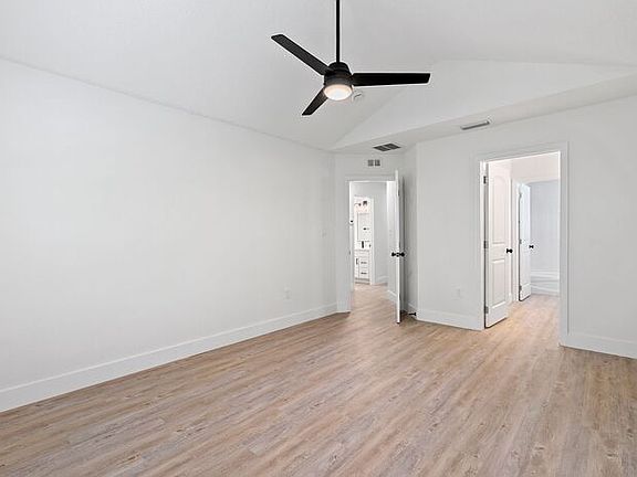 5th image of 1811 Baxter Ave