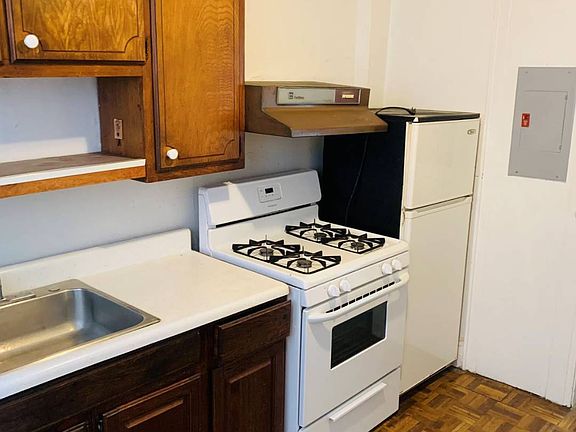 3rd image of 68 Glen Cove Ave Floor 1