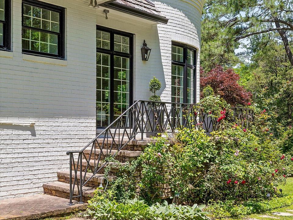 56th image of 590 Springhill Dr NE