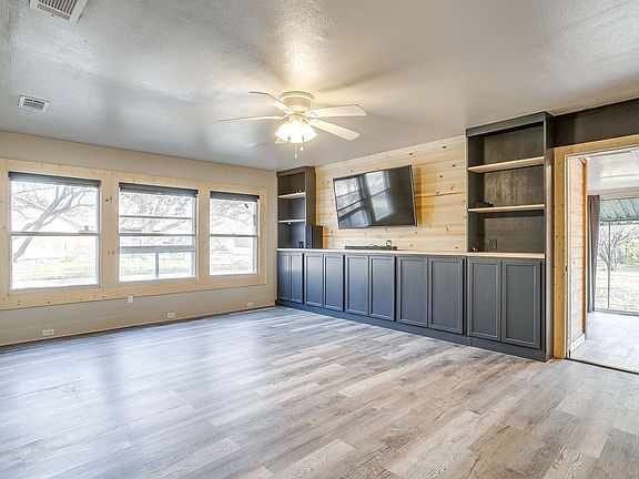 2nd image of 206 Bateman