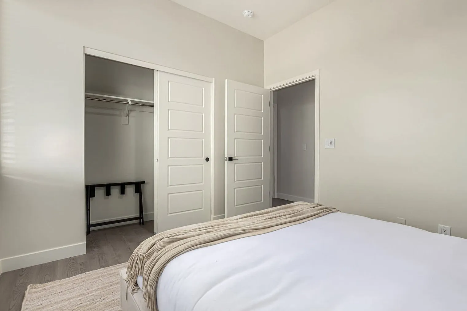 2 bed, 2.0 bath, 1162 sqft, $4,683 — Photo 3