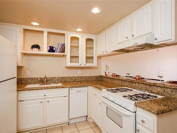 4th image of 1001 Belmont Ave