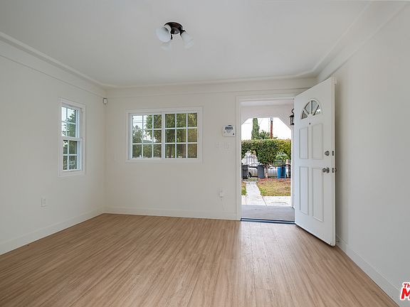 4th image of 4134 W 107th St