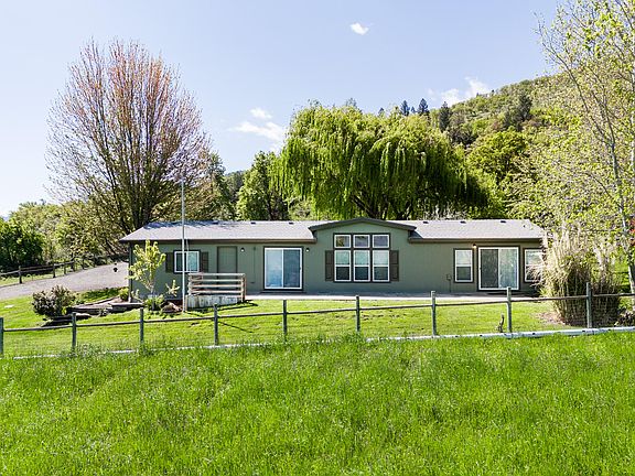 5th image of 3380 Siskiyou Blvd