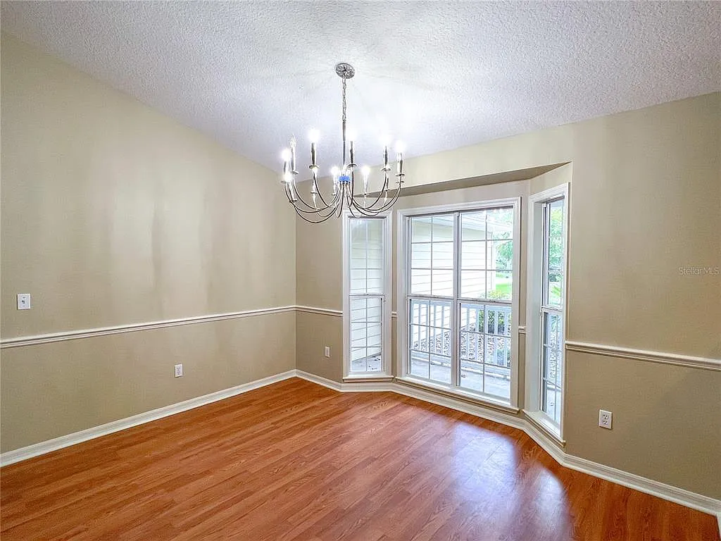 3 bed, 2.0 bath, 1353 sqft, $2,175 — Photo 2