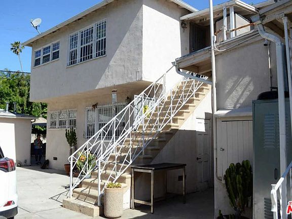 3rd image of 823 N June St