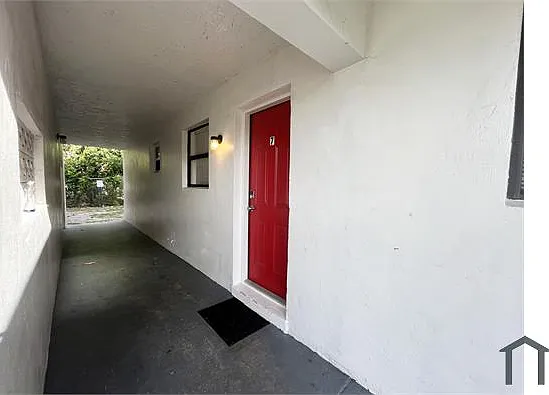 2 bed, 740 sqft, $1,600 — Photo 2
