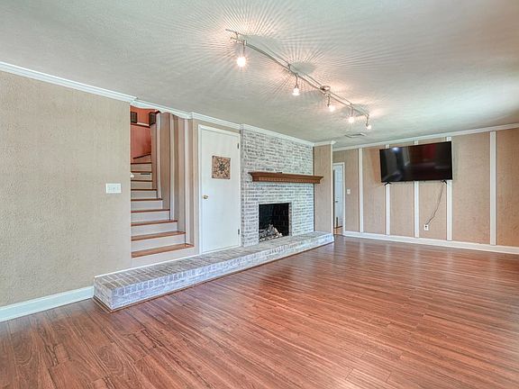 3rd image of 126 N Brookdale Dr