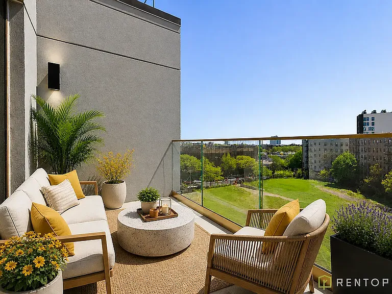 960 Franklin Ave #458 — Photo 4