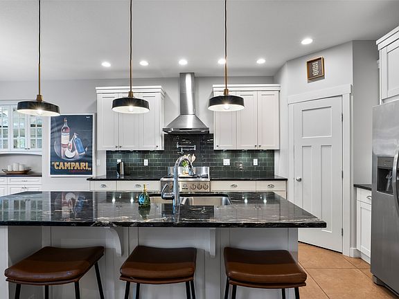 5th image of 810 Woodrush Ct