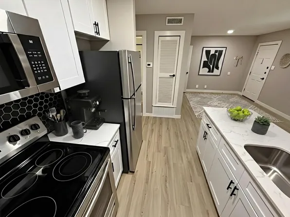 600 1/2 E 53rd St #219, Austin, TX 78751