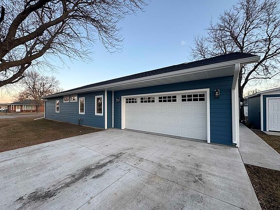 3rd image of 802 S Belmont
