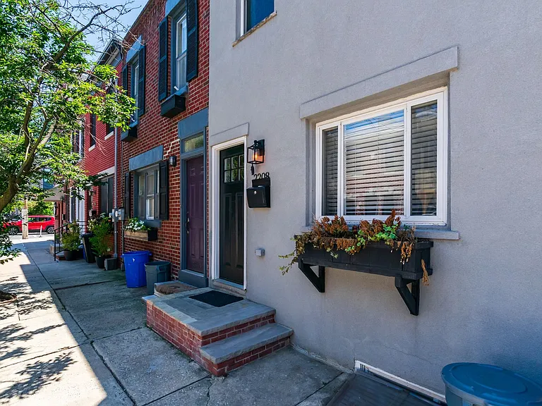 2208 Montrose St — Photo 37