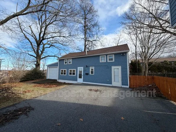 35 Albert Ave, Rumford, RI 02916