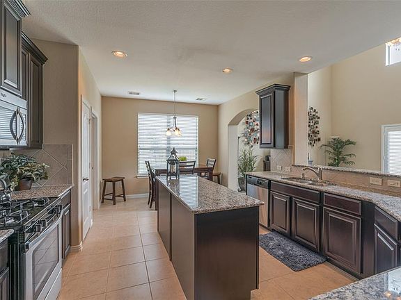 Who wouldn't love to cook in this open kitchen?