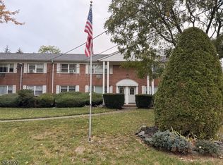 82 Manchester Ct, Wayne, NJ 07470