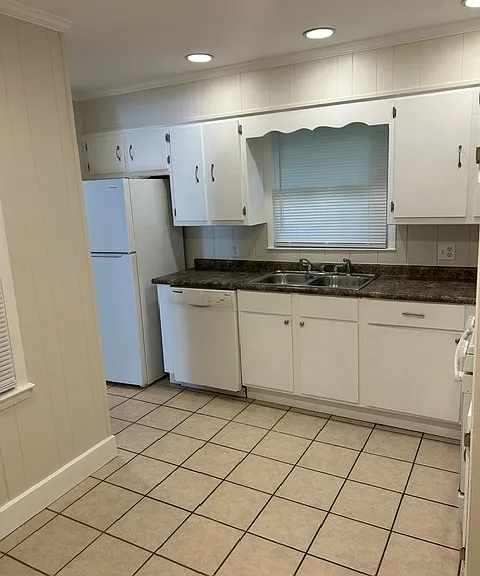 1535 Ridgewood Dr — Photo 3