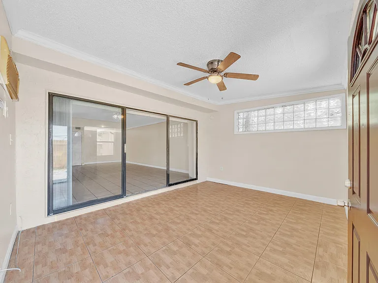 221 NW 43rd Pl — Photo 39