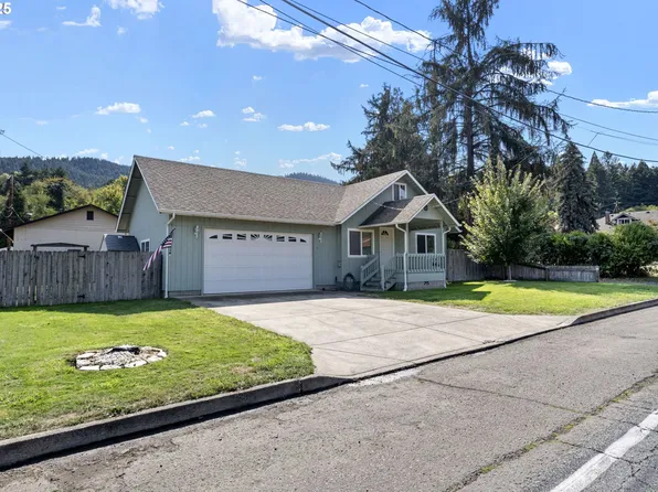 405 Lane Ave, Drain, OR 97435