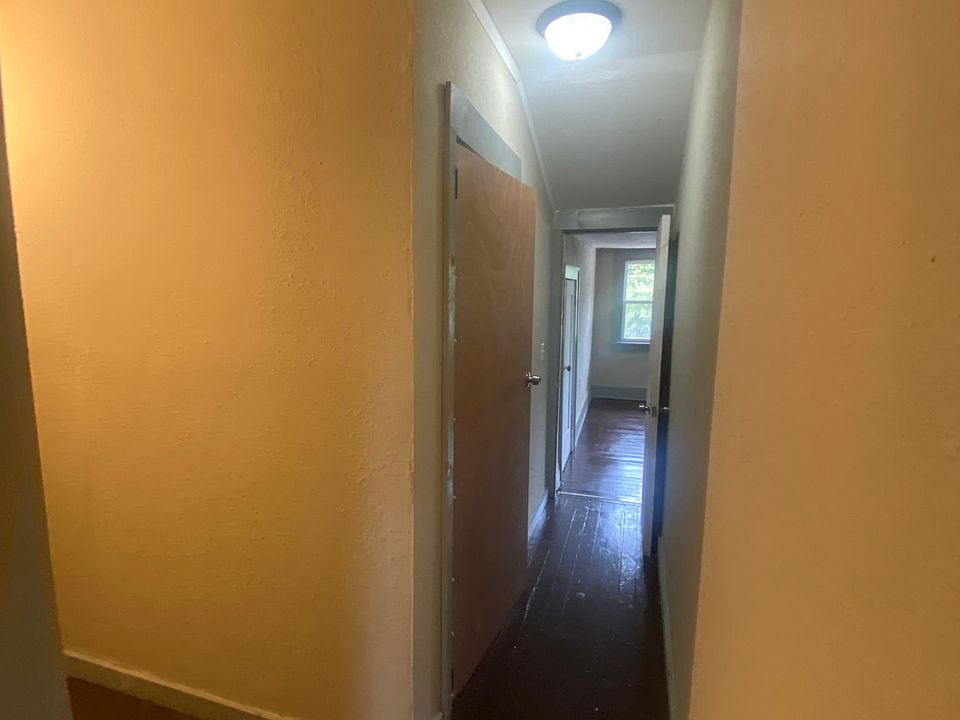 1st image of 3923 E 39th St