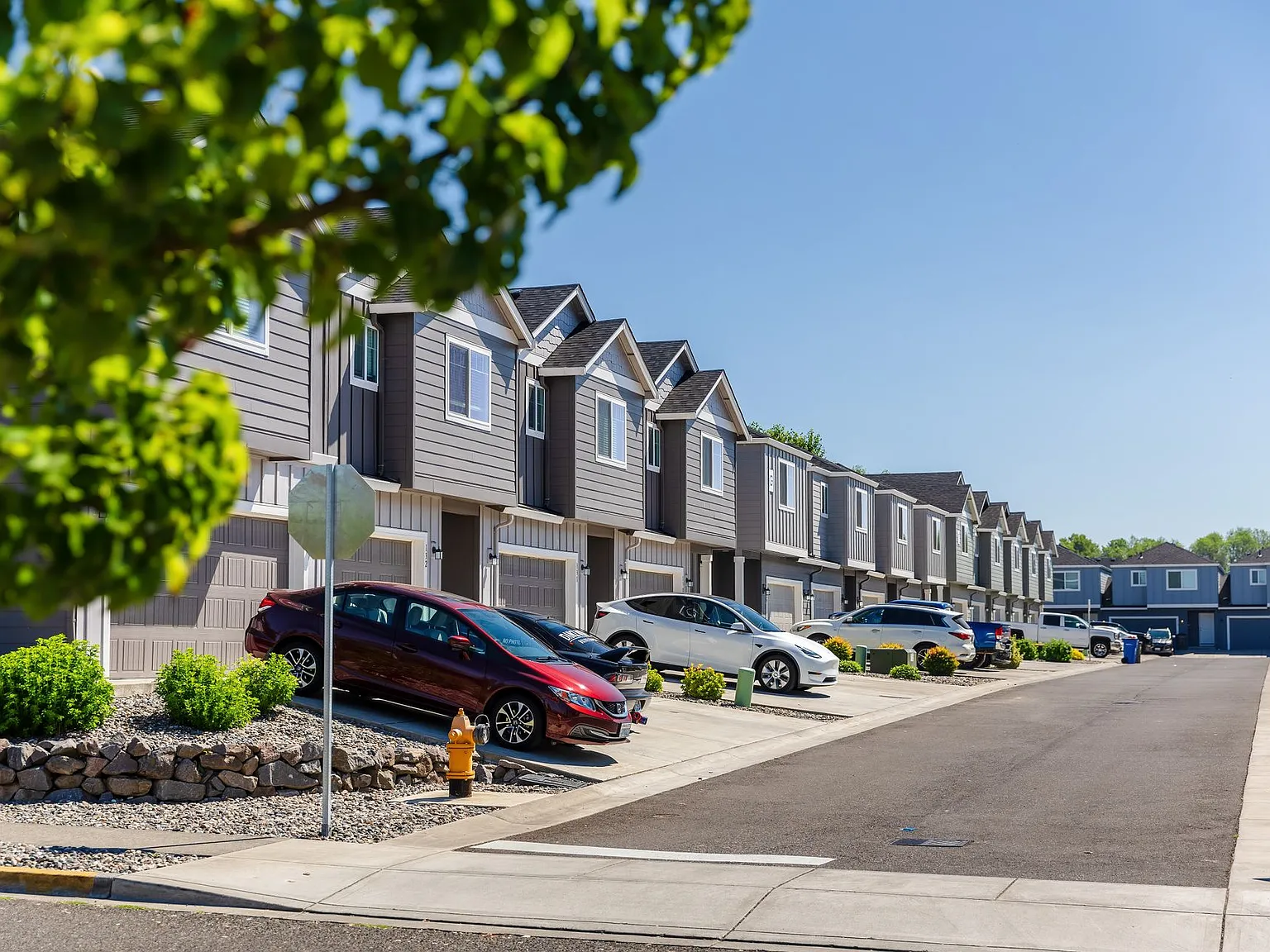 Oak Heritage Townhomes — Photo 2