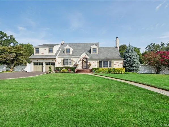 34 Albemarle Road, Westbury, NY 11590