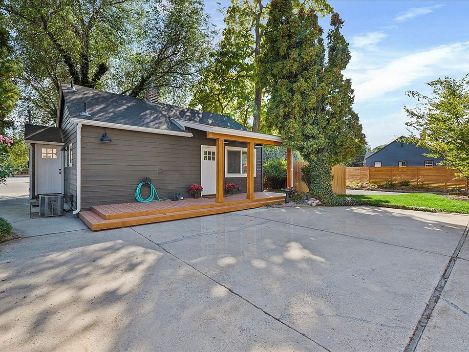 Exterior/driveway