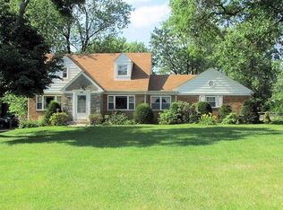 940 W Galbraith Rd, Cincinnati, OH 45231