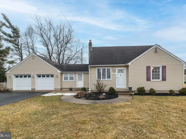 21 Miles Rd, Ivyland, PA 18974