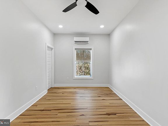 5th image of 515 E Washington St