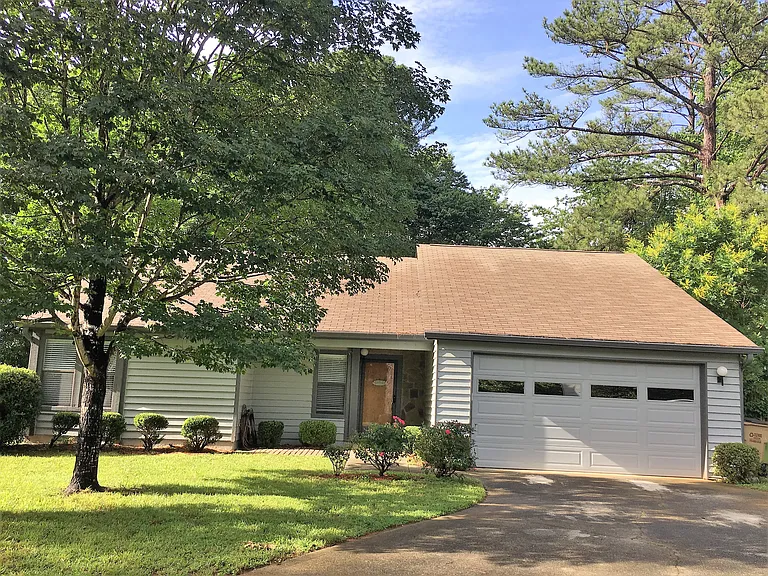 19 Briar Gate Ln — Photo 1